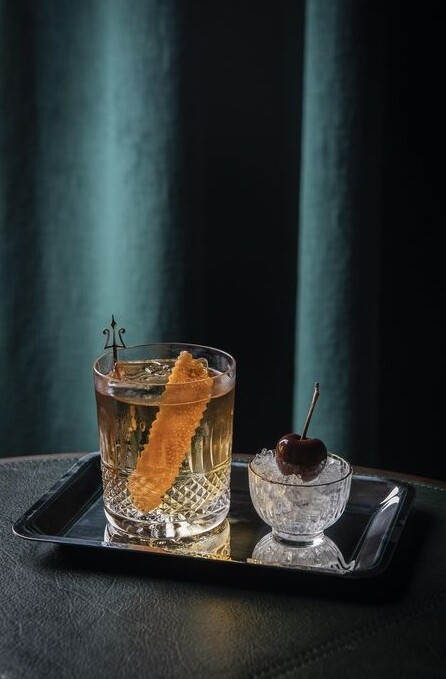 尖沙嘴Rosewood酒店 Asia’s 50 best bars排第40位的Dark Side，喜歡cocktail的，這裡的classic cocktail會是你