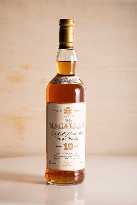Macallan (90年代舊版)「現在市面上的Macallan 10年約為$400多。這一瓶是舊版，約為上世紀