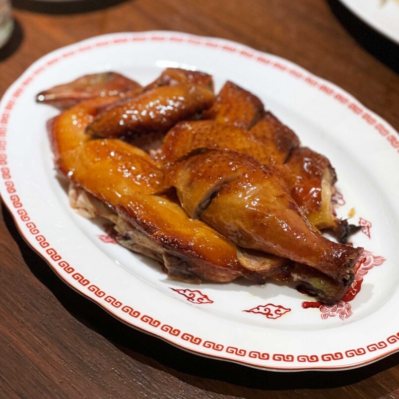 除了叉燒之外，脆皮三黃雞($268半隻)都是我極之歡喜的燒味選擇，皮酥肉嫩