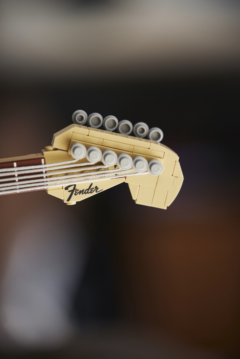 雖然這支Fender Stratocaster電結他以LEGO顆粒砌成，但細節上毫不緊虎，﻿外觀上可選擇經