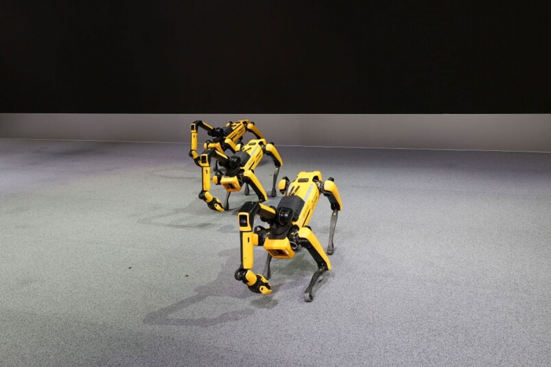 這款由波士頓動力公司（Boston Dynamics）研發的機械犬「Spot」重約70磅，最高移動速度為