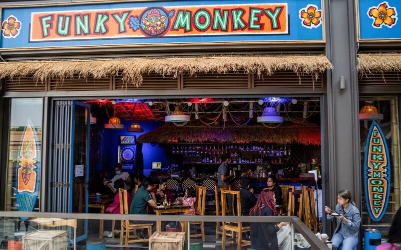 在香港擁有三間分店的Funky Monkey，是由一位在香港土生土長的尼泊爾調酒師
