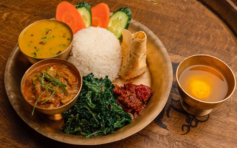 東涌分店限定的喜馬拉雅塔利套餐（HK$108）是尼泊爾人日常主食之一，有咖