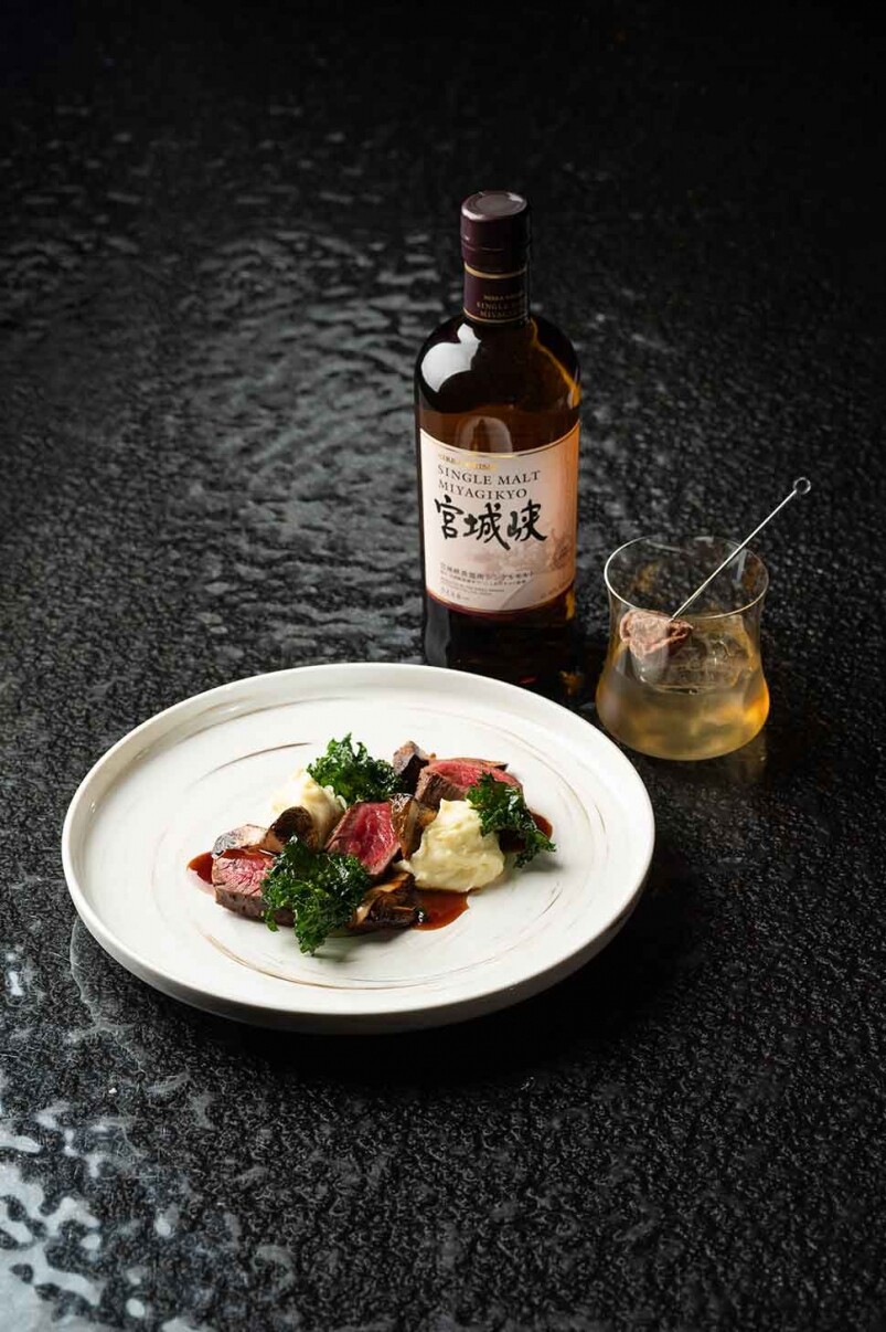 Japanese Negroni 以宮城峽 Miyagikyo Single Malt 威士忌作基調,並加入了日式梅酒和清 酒,不單以現 Japanese Negroni 以宮城峽 Miyagikyo Single Malt 威士忌作基調,並加入了日式梅酒和清 酒,不單以現