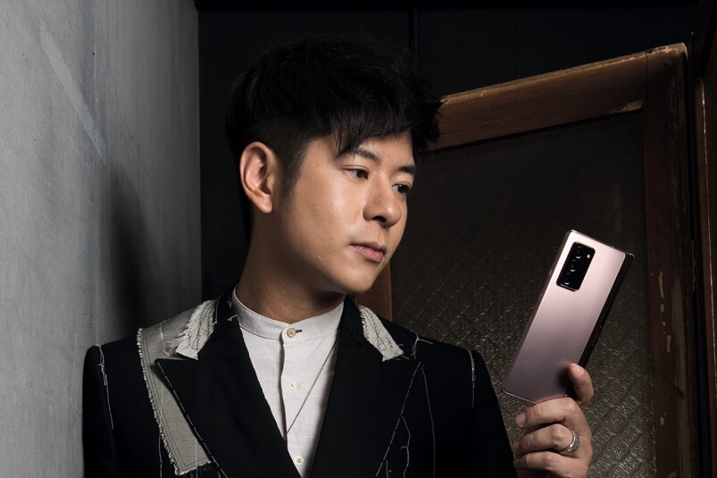 Samsung Galaxy Z系列摺疊手機聯乘許廷鏗及Amy Lo拍攝型格宣傳照