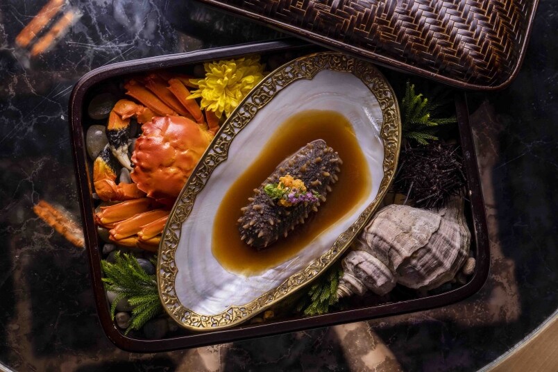 至於主菜，有用上日本關東頂級海參的「蟹粉百花遼參」，質感柔滑的遼參釀