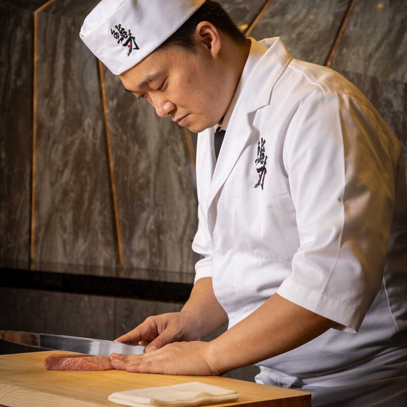 鈴‧鮨刃 Suzu Yaiba料理長林焜耀(耀師傅)擁有二十多年的日本菜經驗，背負著見