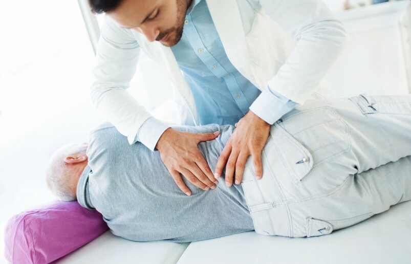 初期或輕度症狀的坐骨神經痛患者，可以透過電療、冷熱敷、拉伸動作等保