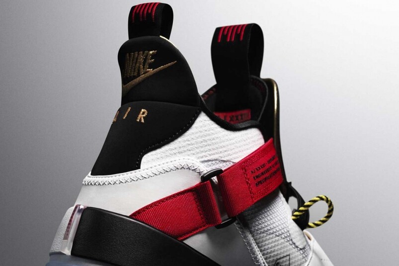 後跟的“Nike Air” 標誌，源於Jordan Brand 經典圖案設計