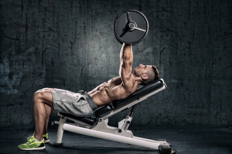 胸肌訓練:史密斯斜上推 (Incline Smith Bench Press)因為Michael B Jordan於今集將會面對一位比自 胸肌訓練:史密斯斜上推 (Incline Smith Bench Press)因為Michael B Jordan於今集將會面對一位比自