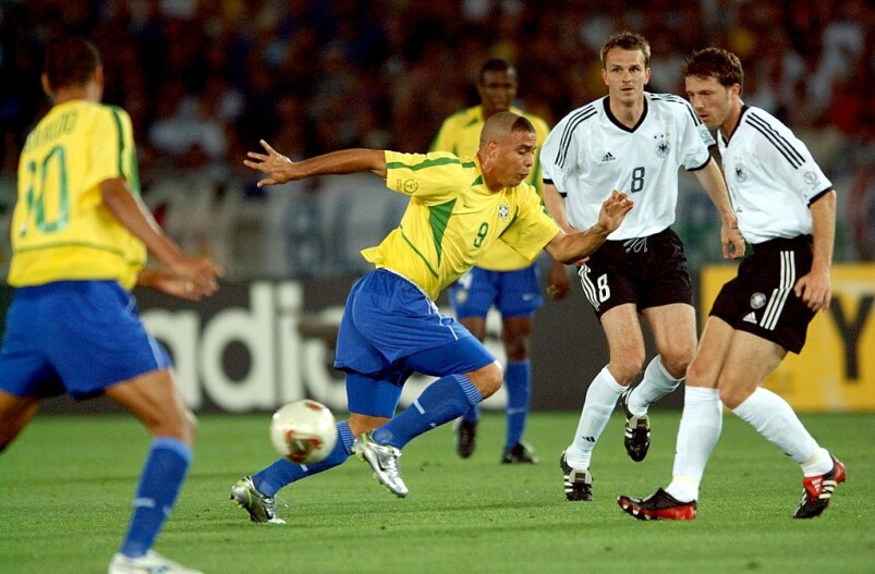 朗拿度在2002年世界杯決賽兩破德國大門，助巴西捧走第五次大力神杯