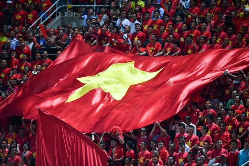 球迷是球隊的十二人，從越南國家隊比賽看到，足球是越南全民運動，不論