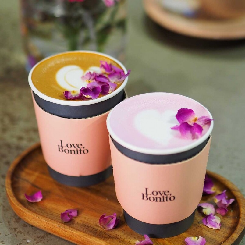 為配合粉紅色主題，Caffe LB更特別推出Rose Coffee及Pink Latte期間限定熱飲，手執一杯