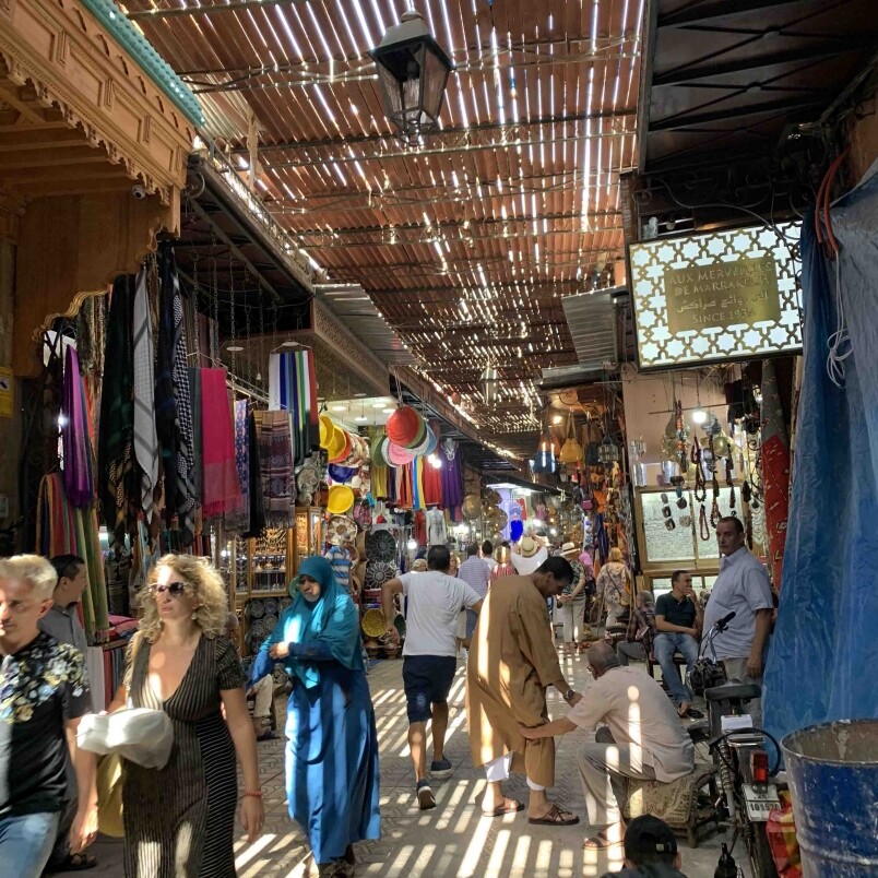去Marrakesh一定要去逛Medina，就算不喜歡購物，都會很喜歡在舊城內遊覽， 看舊城的