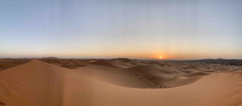 去撒哈拉沙漠是很多人的重點景點，建議在沙漠住上兩個晚上，看日出看