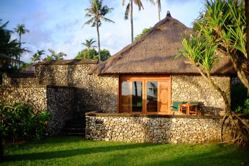 而 The Oberoi Beach Resort, Bali的住宿包括海景或花園景的房間及Villas，更有一些頂級房間