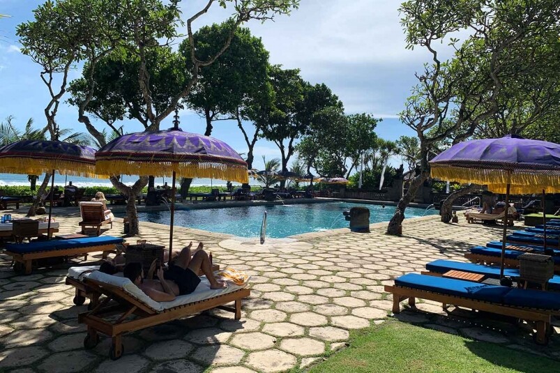 Villa內的花園可以曬陽,但我總認為,一間Resort的核心,是其泳池,所以我總愛在 Villa內的花園可以曬陽,但我總認為,一間Resort的核心,是其泳池,所以我總愛在