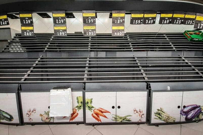 由於疫情愈來愈嚴重，民眾開始有恐慌的情緒，不少人都會在超市掃貨，買