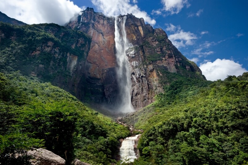 而這個代表性的仙境瀑布原取自於委內瑞拉的安赫爾瀑布／天使瀑布，位