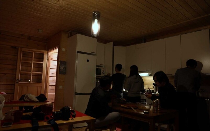 再說回小木屋，你可能會問，小木屋那麼小，如何洗澡刷牙之類？其實Lake Inari Mobile