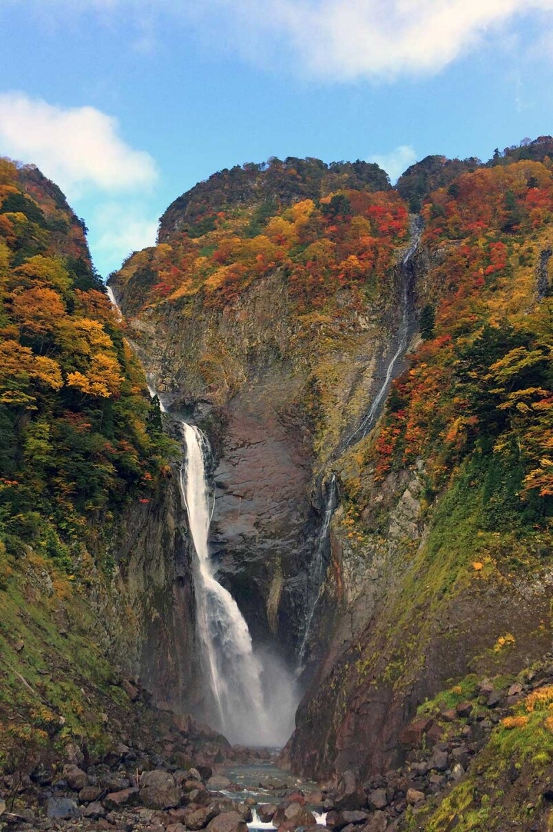 稱名瀑布如果喜歡瀑布的話，就必須要到號稱日本第一落差，高達350公尺