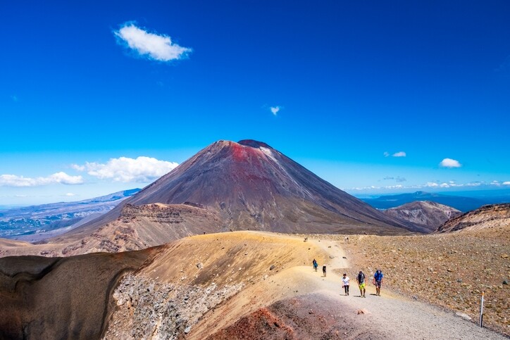 這個Mount Ngauruhoe就是《魔戒》的末日火山( Mount Doom )，也是魔戒誕生之地，在電影裡的Mount Doom