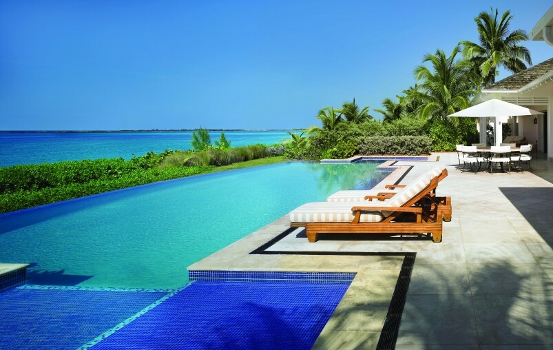 在自己的泳池望著印度洋的碧綠，也是一種享受。
