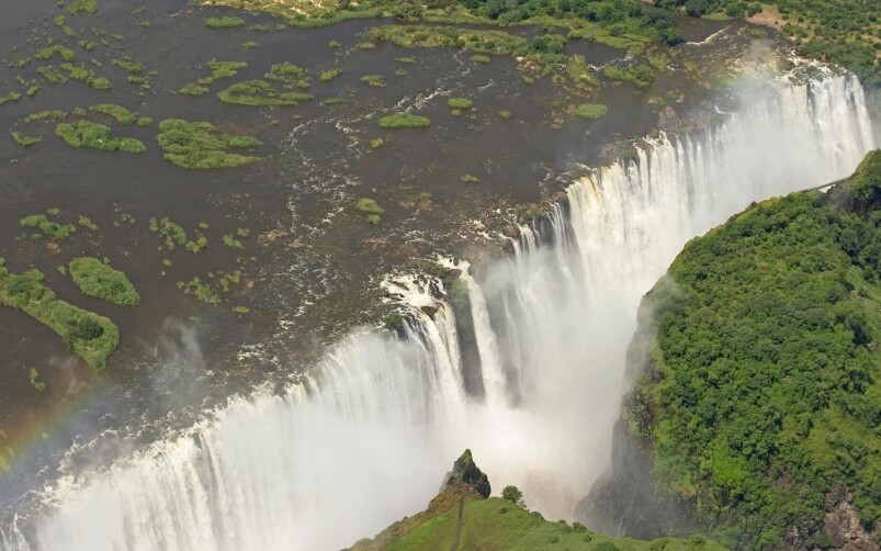 維多利亞瀑布是所有來贊比亞的旅客必到景點。