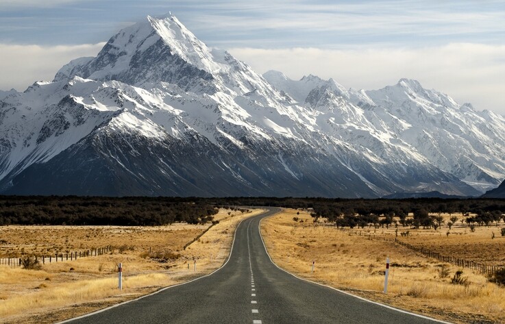 離Tekapo大約一小時車程還有很有名的Mt. Cook,又稱Aoraki,意思為雲之頂, 離Tekapo大約一小時車程還有很有名的Mt. Cook,又稱Aoraki,意思為雲之頂,