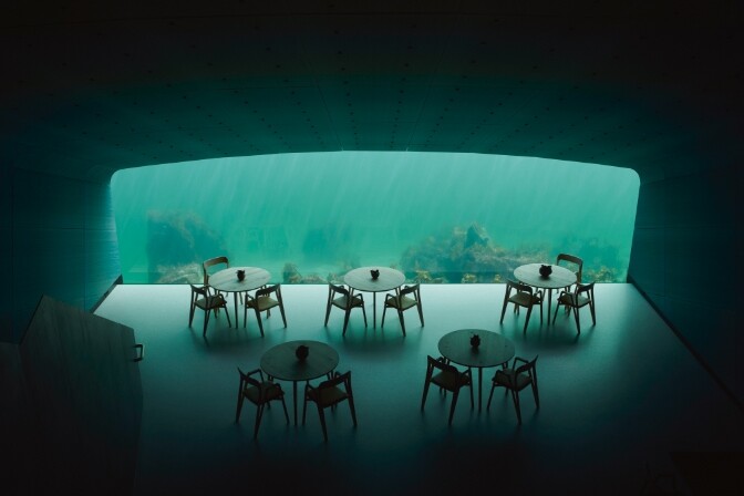 水底餐廳部分可以容納40人，大面玻璃窗讓你成了聯繫海洋及空間的想