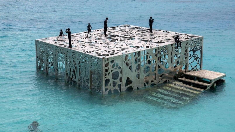 全球第一間在水中的美術館－－「珊瑚館」(The Coralarium)首次開設於馬爾代夫，珊瑚館分
