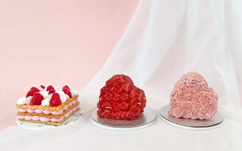 The Cakery 以代表愛情的紅色及粉紅色調，推出三款小巧的情人節蛋糕，最適合