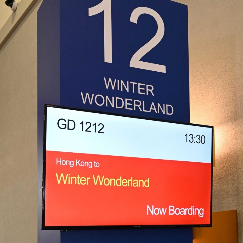 不少人去旅行都總會去登機閘口影相，來到Winter Wonderland，也有一個登機閘口，讓你