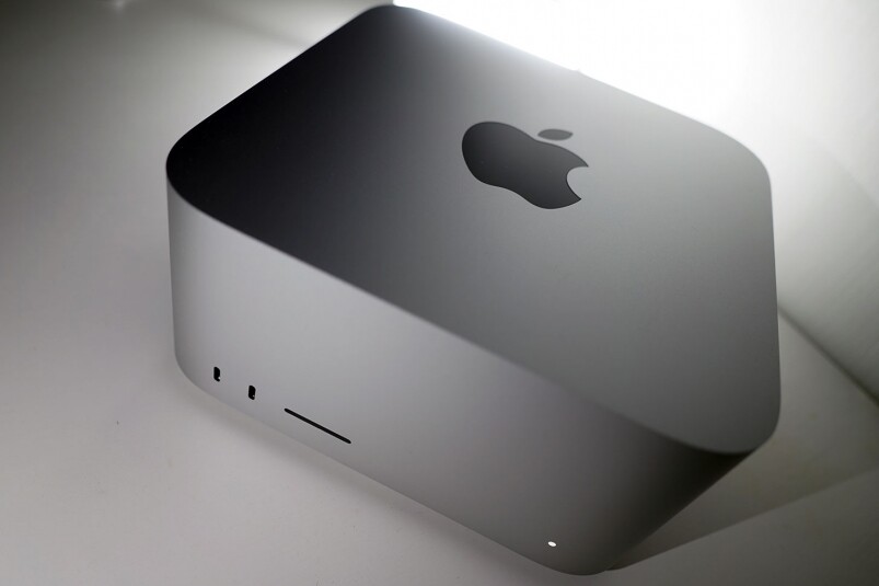 將Mac Studio開箱，會發現機身比想像中細小，而在19.7x19.7x9.5cm的方形