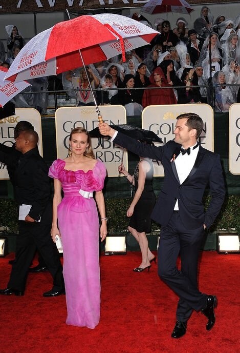 2010年金球獎之上，Diane Kruger穿上Christian Lacroix 的晚裝出席，但是當時下起大雨來，同行的