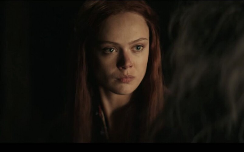 飾演Geralt的母親Visenna的演員Frida Gustavsson，