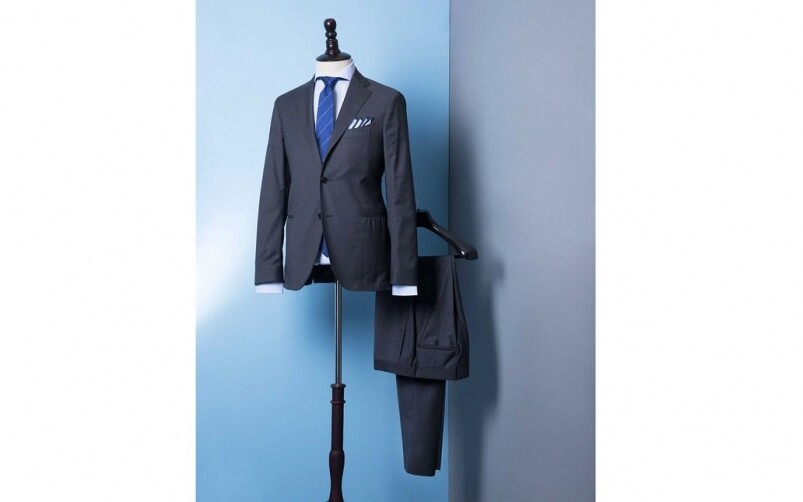 圖中Boggi Milano 的business suit，其配件的精細配搭便打破了這個固有的思想。領帶是亮