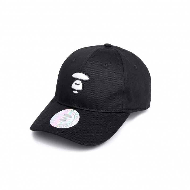採用「AAPE NOW」的標語呼應LIBERTY WALK的競速潮流;改造跑車圖案配上灰色迷彩,融合 採用「AAPE NOW」的標語呼應LIBERTY WALK的競速潮流;改造跑車圖案配上灰色迷彩,融合