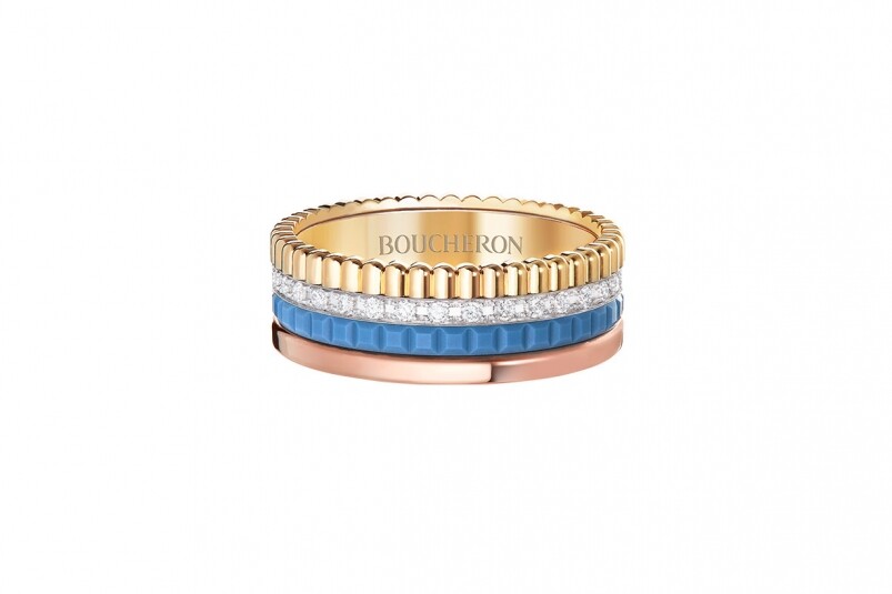 Quatre Blue系列黃金、白金和玫瑰金戒指 (窄版),鑲嵌藍色陶瓷和鑽石 HK$51,500 Quatre Blue系列黃金、白金和玫瑰金戒指 (窄版),鑲嵌藍色陶瓷和鑽石 HK$51,500