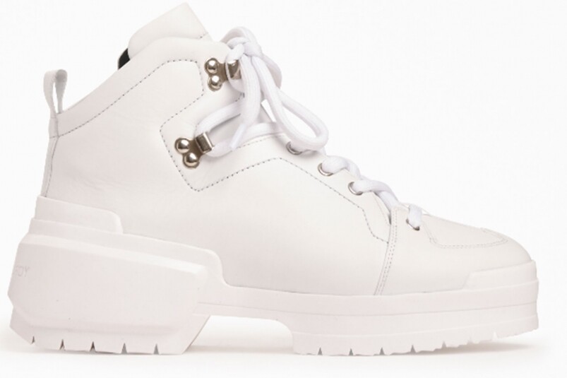 在8月26日至9月2日期間,大家最期待的Valentino x UNDERCOVER和Nike x sacai當然是主角 在8月26日至9月2日期間,大家最期待的Valentino x UNDERCOVER和Nike x sacai當然是主角