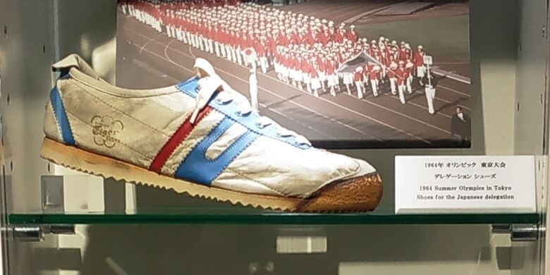 今次的DELEGATION EX™運動鞋，靈感來自1964年日本國家隊於東京奧運會上所穿過的