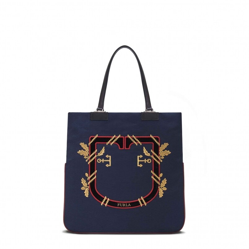 Furla Mediterranea手袋系列以不同的設計亮相,並於設計上加入大量航海的元素。 Furla Mediterranea手袋系列以不同的設計亮相,並於設計上加入大量航海的元素。
