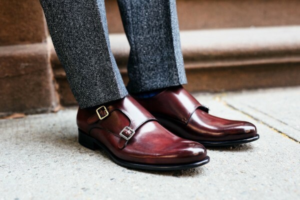 MONKSTRAP孟克鞋最早起源於15世紀，由意大利修道士所設計出的一種鞋款，此鞋