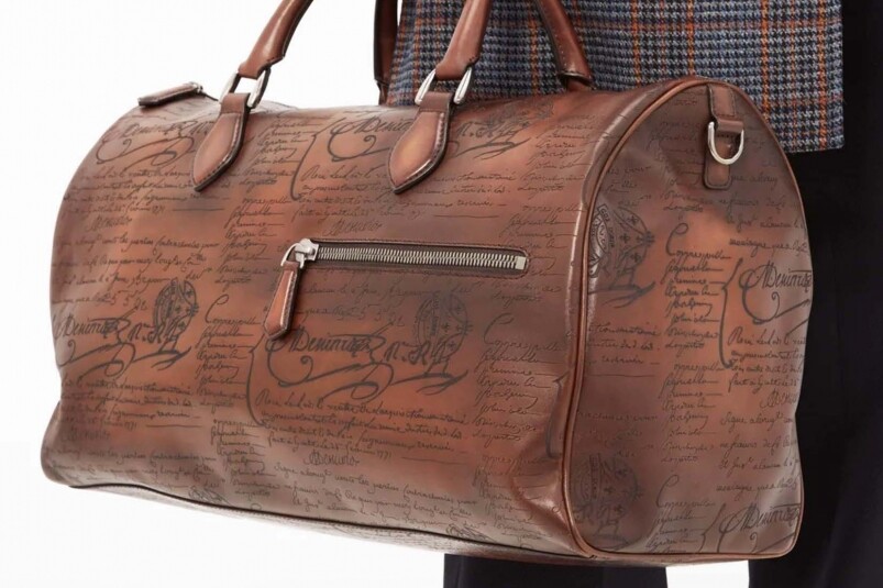 Berluti皮革質素之高應該不用多說，這個旅行袋雖然沒有用上其signature的patina上色