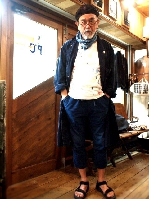 吉田克幸穿藍染衣服 吉田克幸穿藍染衣服
