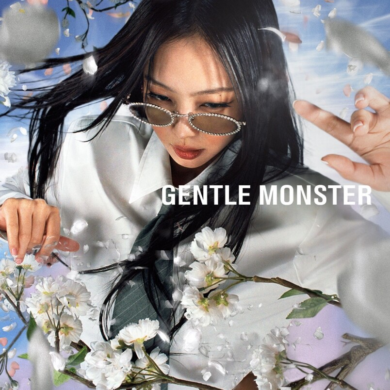 Gentle Monster 和 Blackpink 的 Jennie 再度合作，以花束背包特別禮盒及 手機遊戲預熱後，即日起
