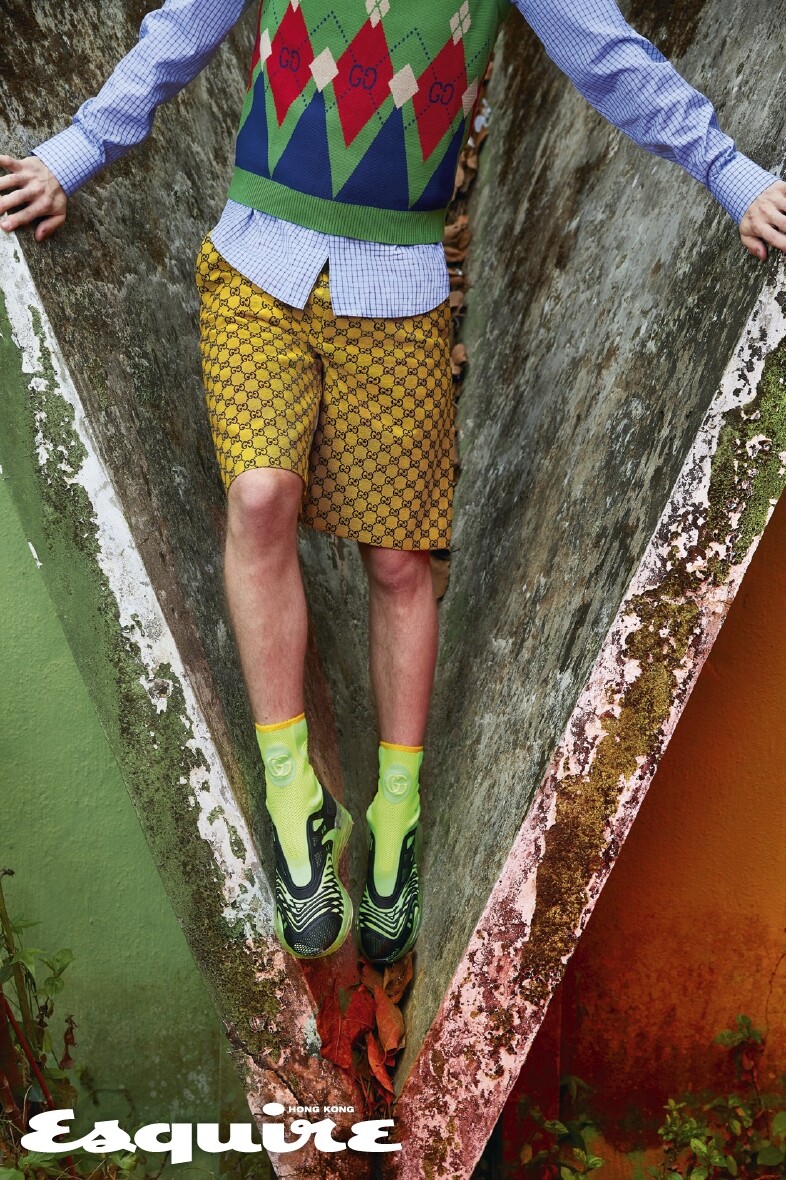 Gucci Multicolor黃色GG圖案綴皮革細節短褲；Gucci Ouverture Collection綠色V領菱格冷背心及藍色細