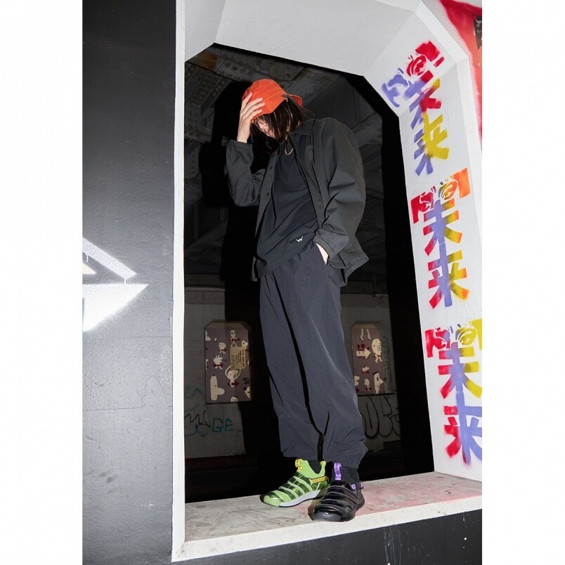 是次於香港展開的商品,主要以T恤及球鞋等年輕男性喜愛的日常服飾 是次於香港展開的商品,主要以T恤及球鞋等年輕男性喜愛的日常服飾