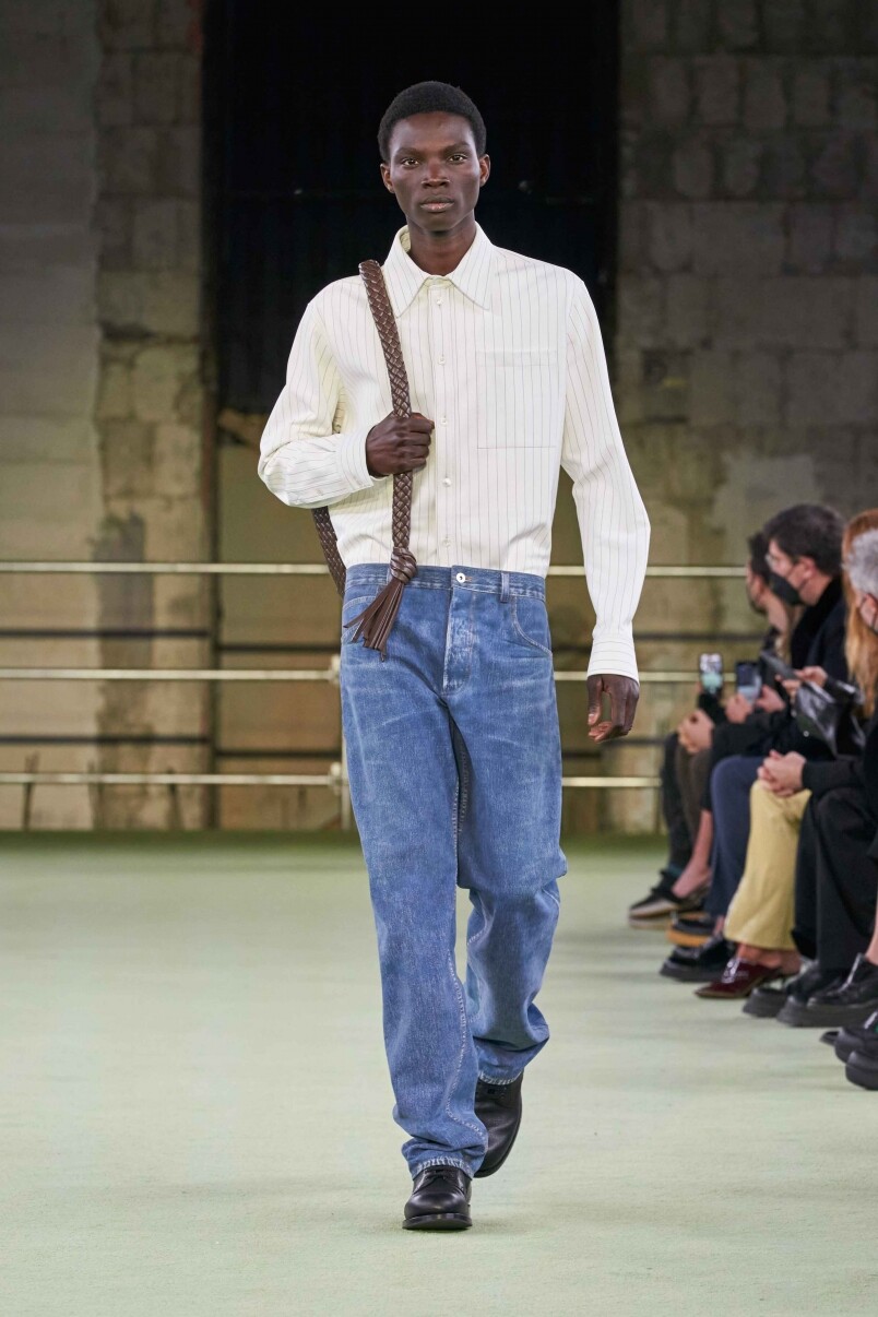 創意總監 Matthieu Blazy 的首個Bottega Veneta 系列回歸對品牌根基的探索:立足過去,瞭解當 創意總監 Matthieu Blazy 的首個Bottega Veneta 系列回歸對品牌根基的探索:立足過去,瞭解當