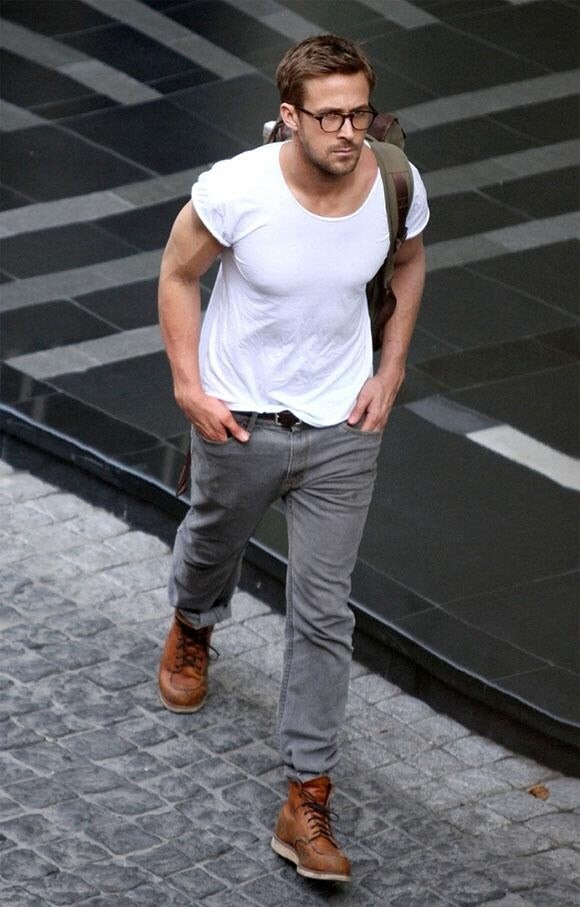 Ryan Gosling同樣是Red Wing鞋的頭號粉絲，T恤襯上修身牛仔褲，襯上型格的Red Wing Shoes